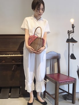 「アイテム（かごバッグ）」を使った、Iwaさん（レディース・160cm）の夏コーディネート