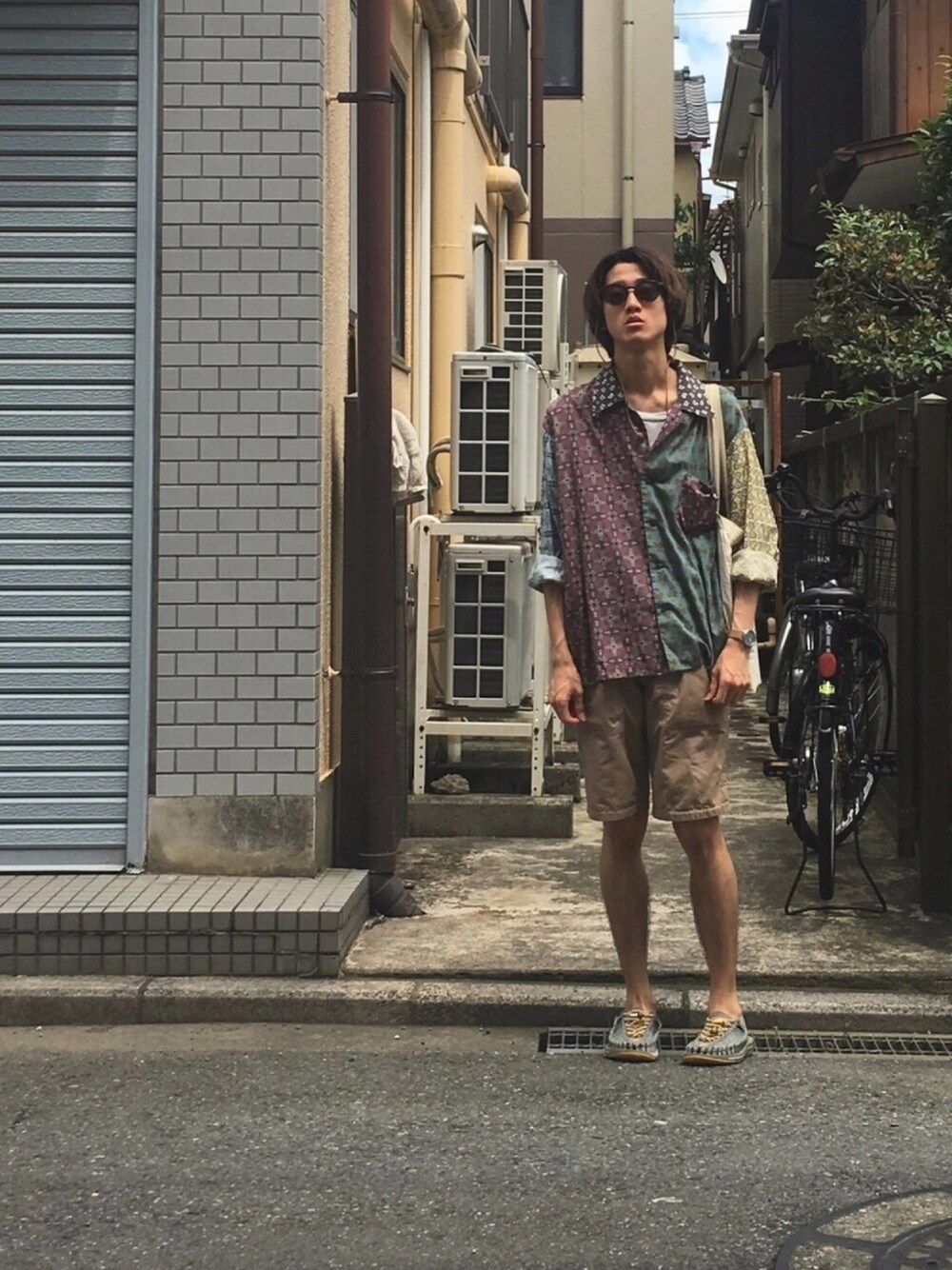 「リヨセル、エシカルファッション、ハーフパンツ、リバーシブル、keen、サングラス、開襟シャツ、オープンカラーシャツ、総柄トップス、再生繊維」｜「IroquoisのDANIEL KOMON クレイジーパターン開襟シャツ（シャツ/ブラウス、その他）」を使った、Ringringさん（メンズ・172cm）の夏コーディネートの1枚目の写真