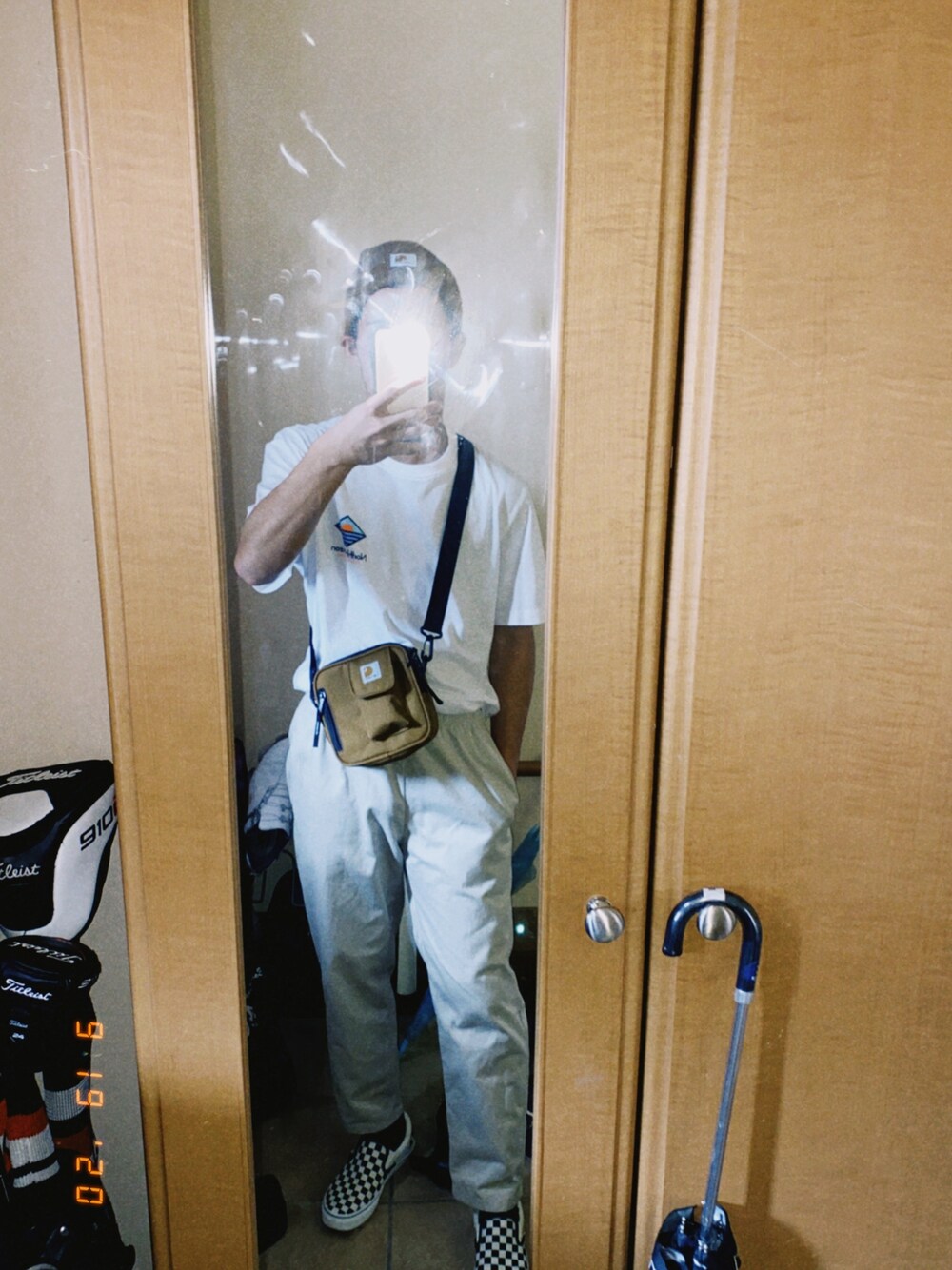 「スケータースタイル、シンプルコーデ、カーハート」｜「GUのアイテム（パンツ、ホワイト系）」を使った、とみーじょんさん（メンズ・175cm）の秋コーディネートの1枚目の写真