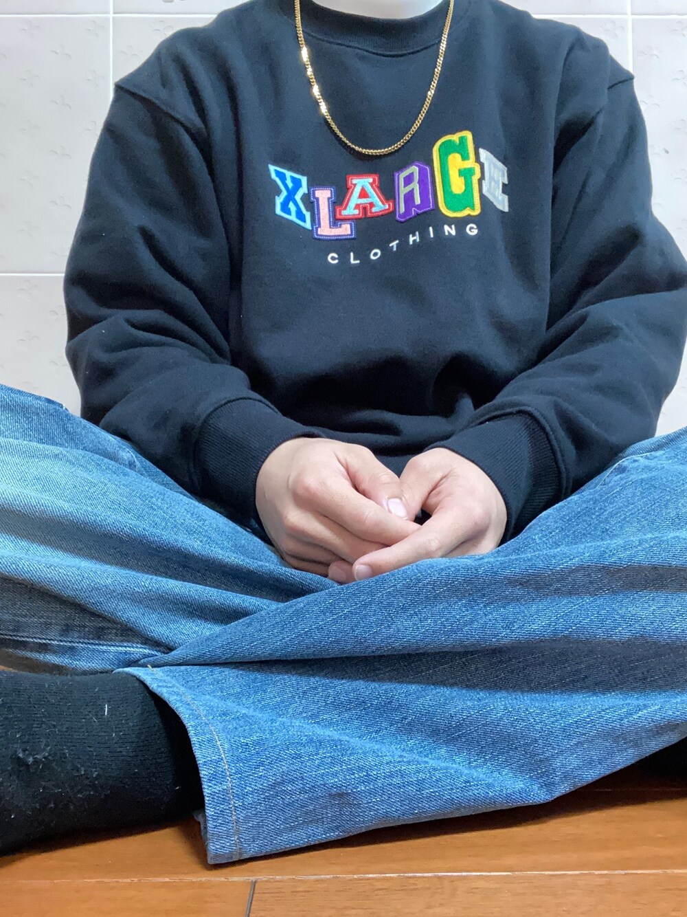 「XLARGE、ストリート」｜「XLARGEのアイテム（スウェット、ブラック系）」を使った、とみーじょんさん（メンズ・175cm）の冬コーディネートの1枚目の写真