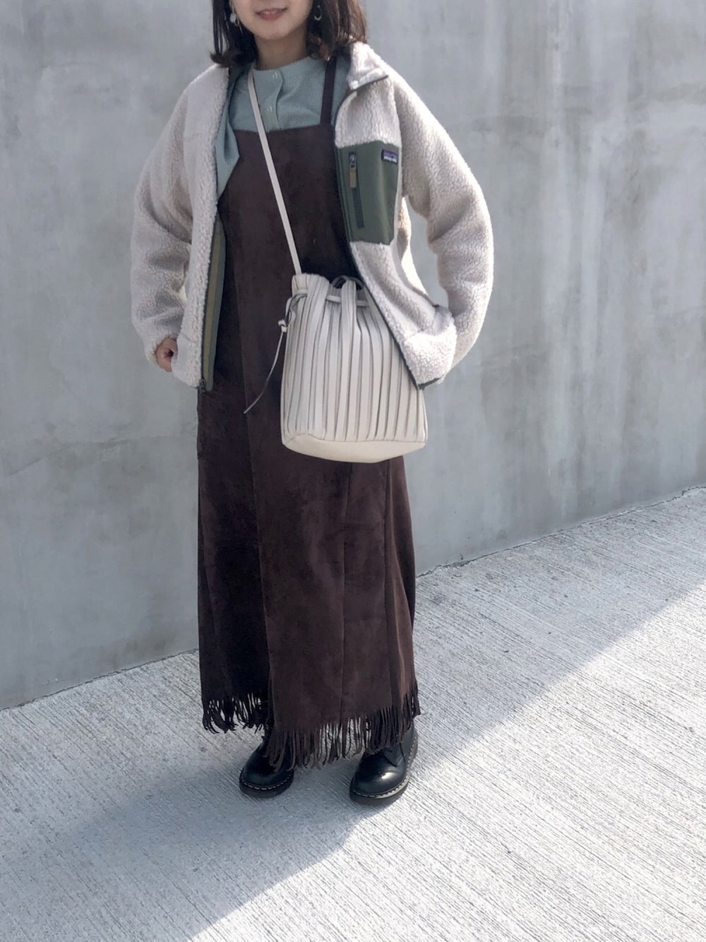 「patagonia、フリース、レトロX、Kastane、Dr.Martens、ジャンスカ、カジュアル」｜「patagoniaのWEB限定 patagonia/パタゴニア メンズ・クラシック・レトロX・ジャケット（ブルゾン、ホワイト系）」を使った、n+さん（レディース・156cm）の秋コーディネートの1枚目の写真