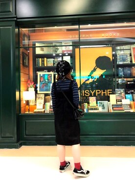 「VANS（バンズ）のアイテム（シューズ、ブラック系）」を使った、Alice Shekさん（レディース）の秋コーディネート