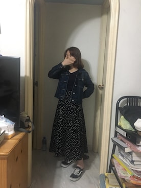 「GU（ジーユー）のアイテム（スカート、ブラック系）」を使った、Alice Shekさん（レディース）の冬コーディネート