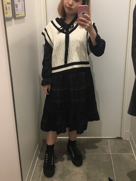 「WEGO（ウィゴー）のアイテム（その他シューズ、ブラック系）」を使った、Alice Shekさん（レディース）の冬コーディネート