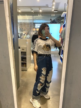 「adidas（アディダス）のアイテム（Tシャツ/カットソー、その他）」を使った、Alice Shekさん（レディース）の夏コーディネート