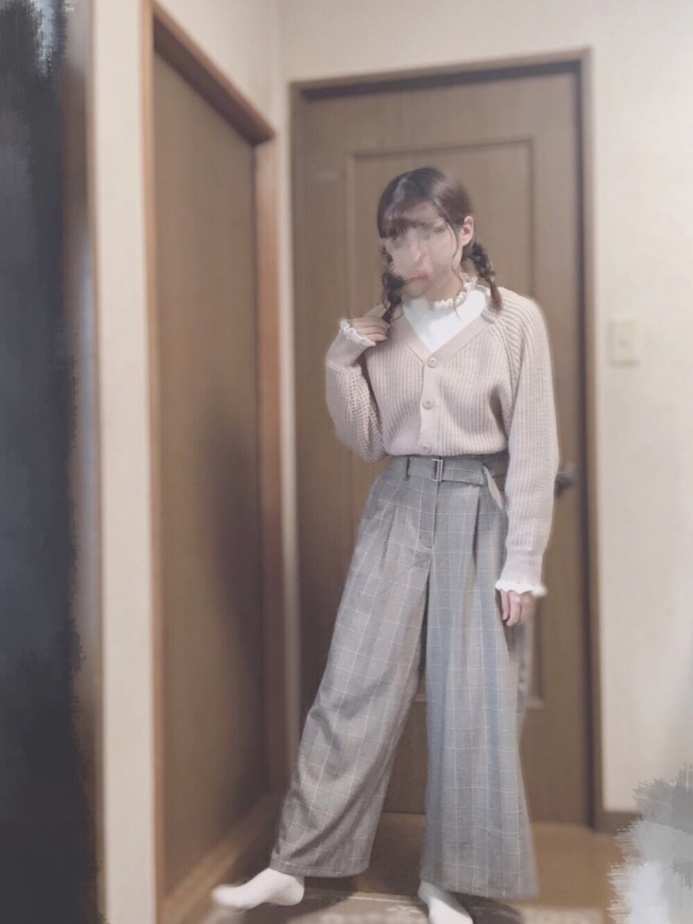 「秋コーデ、チェックパンツ、ワイドパンツ、ハイウエスト、grove」｜「groveの片畦コクーンニットカーディガン（カーディガン/ボレロ、ベージュ系）」を使った、papi さん（レディース・156cm）の秋コーディネートの1枚目の写真