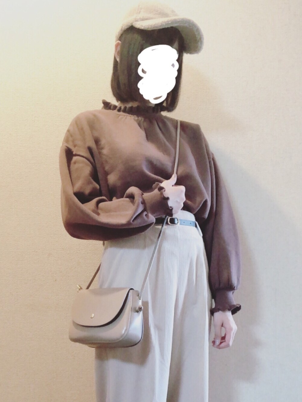 「ブラウン、しまむら、ショートヘア、ラクチンコーデ、ゆるコーデ」｜「しまむらのアイテム（トップス、ブラウン系）」を使った、papi さん（レディース・156cm）の秋コーディネートの1枚目の写真