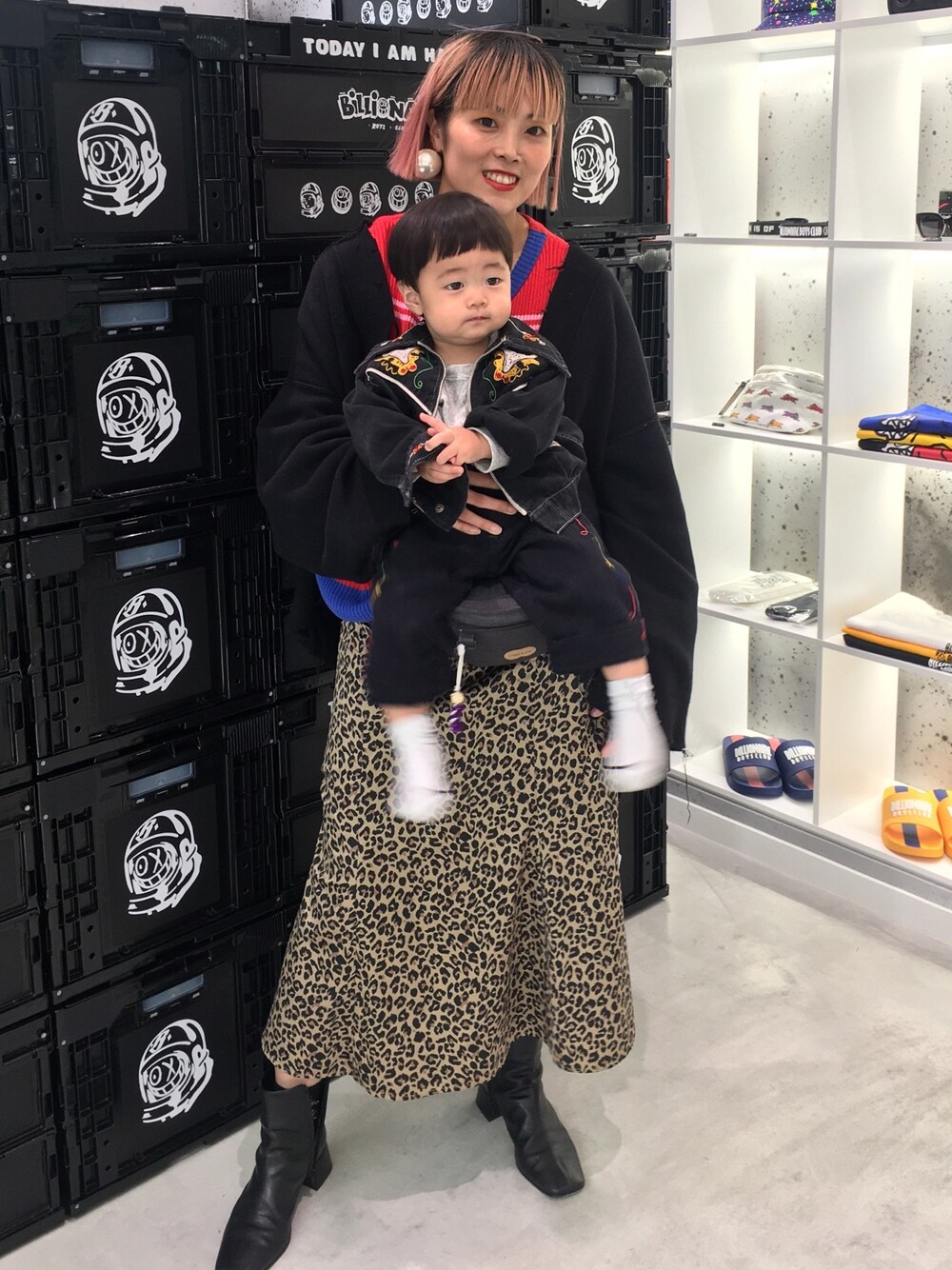 「PERVERZEのアイテム（カーディガン/ボレロ、ブラック系）」を使った、Momoさん（レディース・160cm）の冬コーディネートの1枚目の写真
