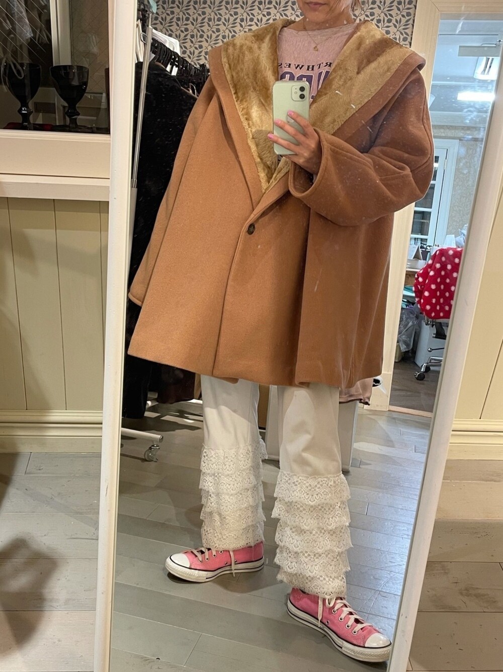 「melangeのアイテム（パンツ、ホワイト系）」を使った、Momoさん（レディース・160cm）の秋コーディネートの1枚目の写真