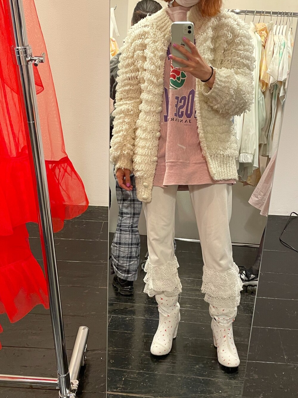 「VINTAGEのアイテム（カーディガン/ボレロ、ホワイト系）」を使った、Momoさん（レディース・160cm）の秋コーディネートの1枚目の写真
