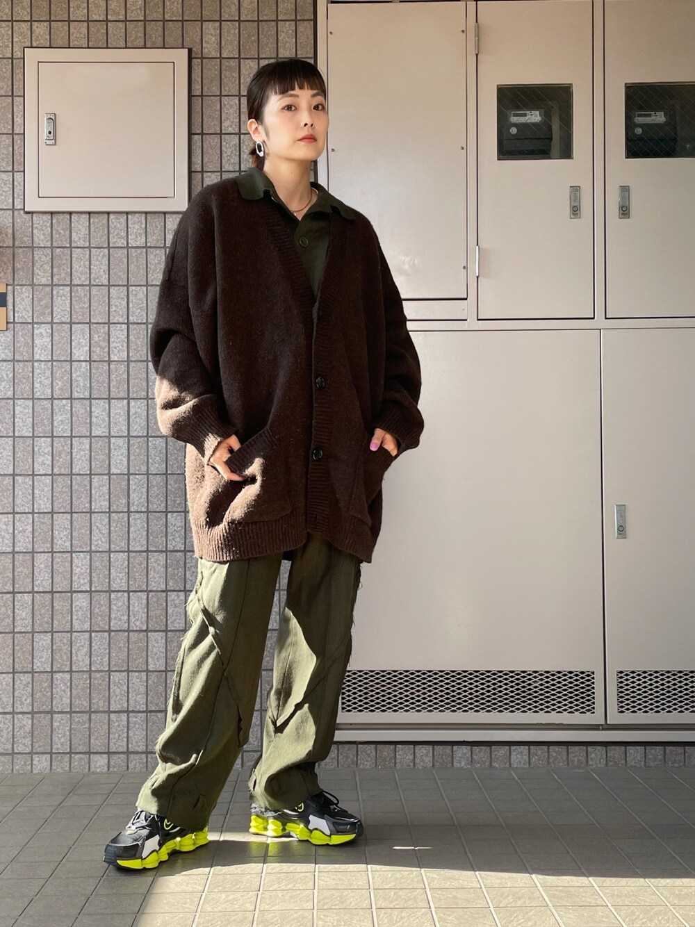 「セットアップ、ニットカーディガン、秋のコーデ」｜「SYU.HOMME/FEMMのアイテム（カーディガン/ボレロ、ブラウン系）」を使った、Momoさん（レディース・160cm）の秋コーディネートの1枚目の写真