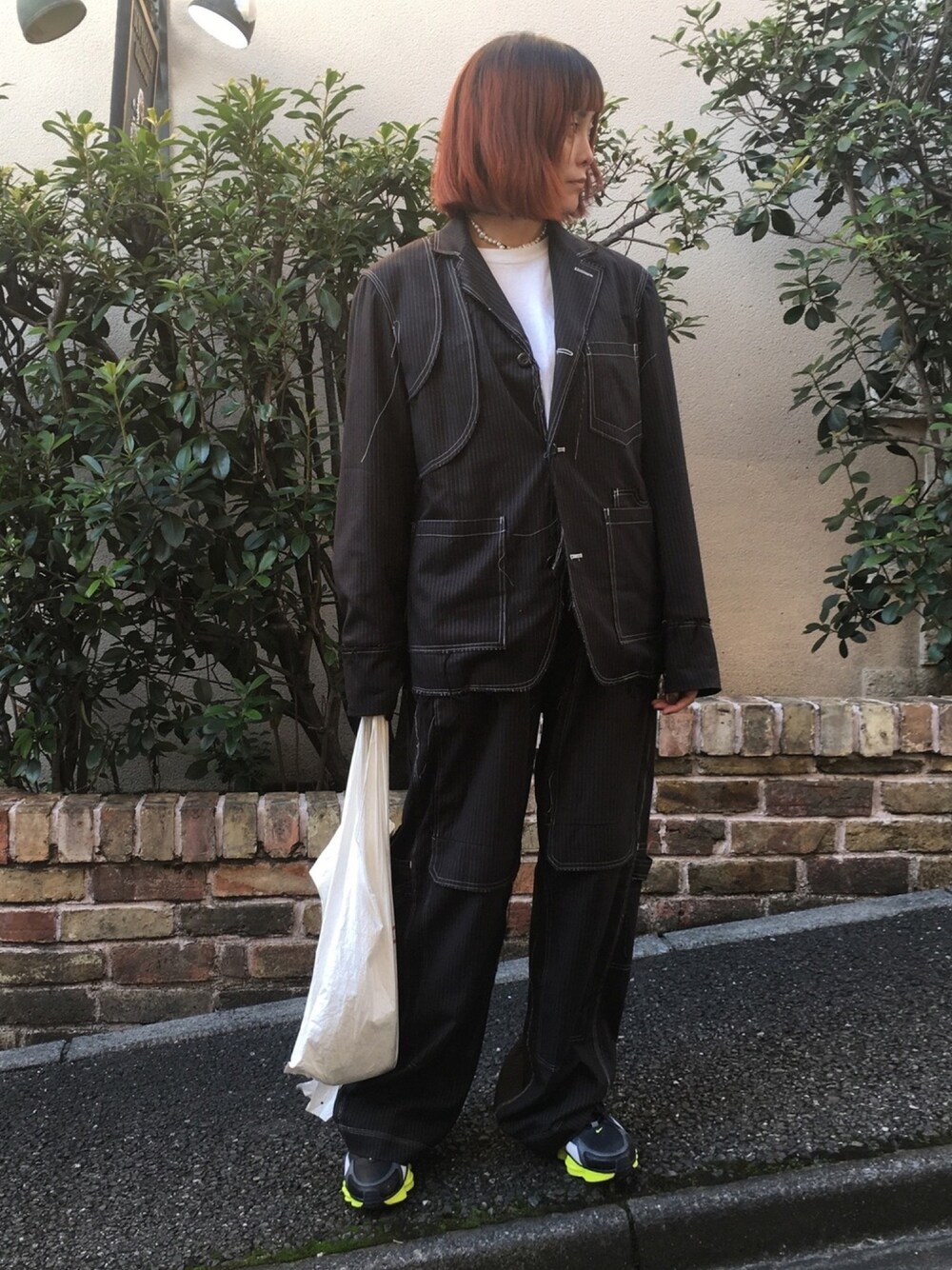 「セットアップ、SYU.HOMME/FEMM」｜「SYU.HOMME/FEMMのアイテム（テーラードジャケット、ブラック系）」を使った、Momoさん（レディース・160cm）の秋コーディネートの1枚目の写真