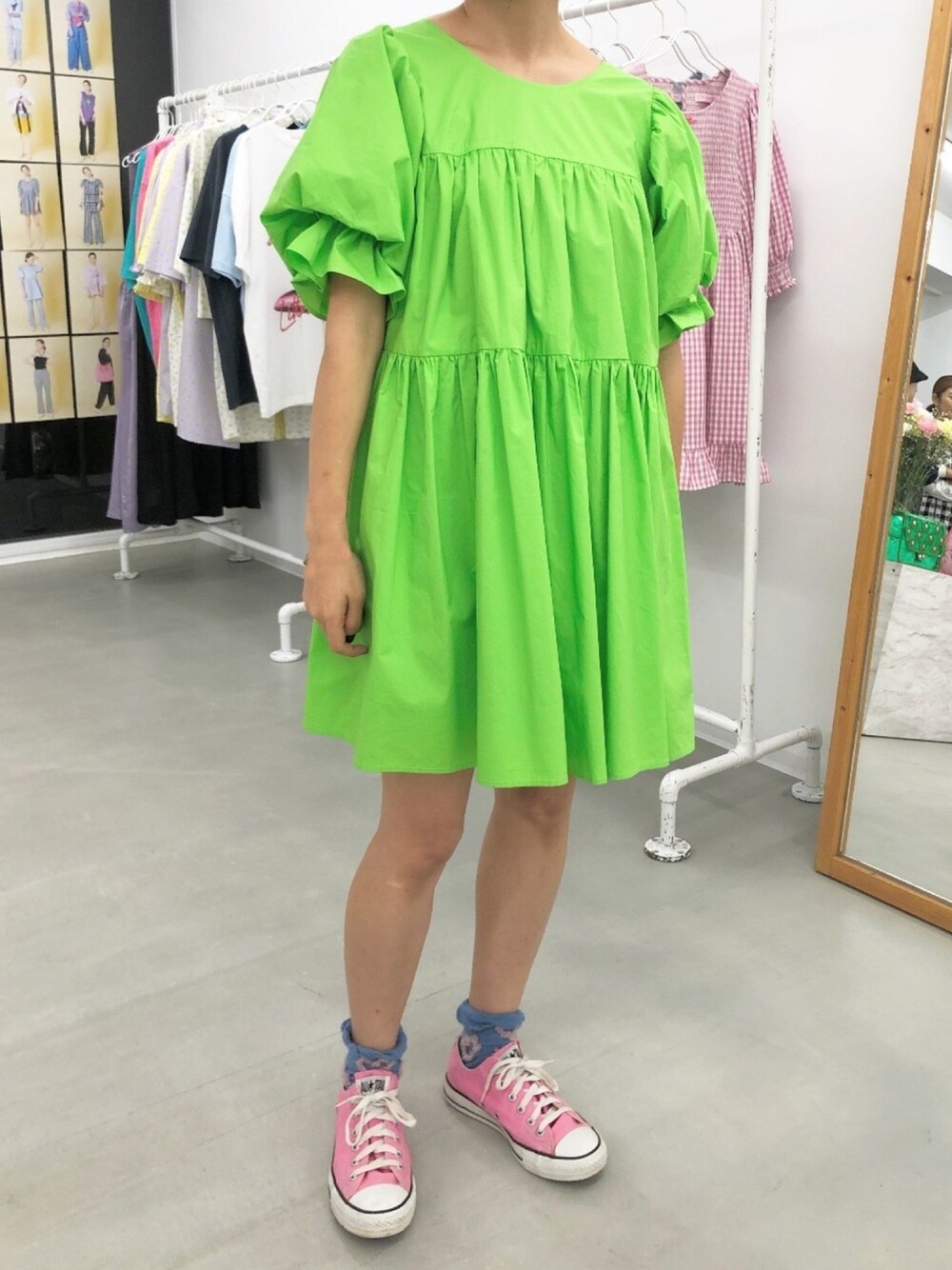 「ワンピース、春コーデ、ビタミンカラー、スニーカー」｜「Little sunny biteのアイテム（ワンピース、グリーン系）」を使った、Momoさん（レディース・160cm）の春コーディネートの1枚目の写真