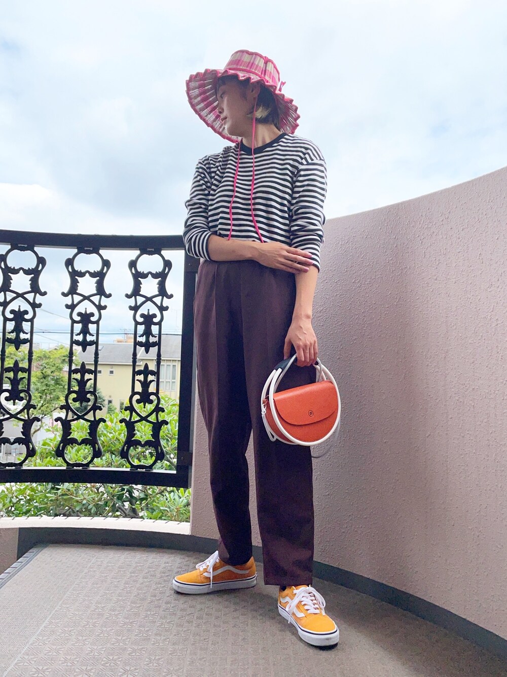 「カジュアルコーデ、カジュアル、ママコーデ、ハット、スニーカー」｜「無印良品のアイテム（Tシャツ/カットソー、その他）」を使った、Momoさん（レディース・160cm）の夏コーディネートの1枚目の写真
