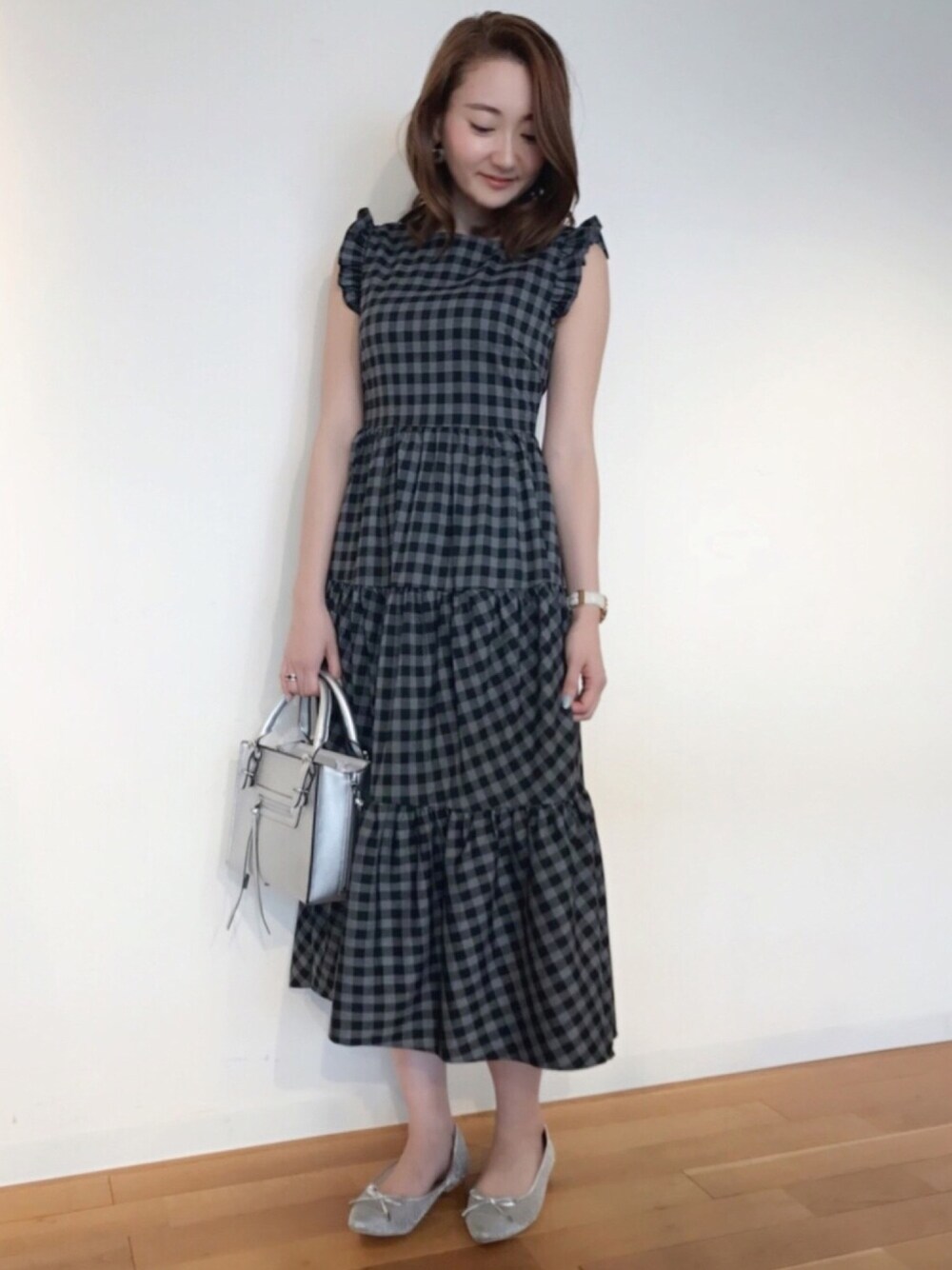 「RANDA、ワンピース、チェック、シルバー、メッシュ、フラットシューズ、リボン、フリル、チェックワンピース、Aラインワンピース」｜「RANDAの2018AW新作/ボリュームティアードワンピース（ワンピース/ドレス、ブラック系）」を使った、yuka.abeさん（レディース・166cm）の夏コーディネートの1枚目の写真