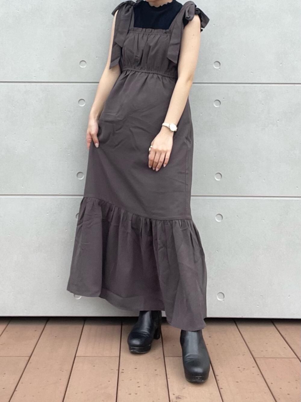「ベレー帽、ジャンスカ、MAJESTIC LEGON、低身長、キャミワンピ、マジェスティックレゴン、骨格ウェーブ、りぼん、ワンピース 、わんぴ」｜「MAJESTIC LEGONのフカフカストレッチブーツ（ブーツ、ブラック系）」を使った、マジェスティックレゴンルミネ立川店スタッフさん（レディース・144cm）の夏コーディネートの1枚目の写真