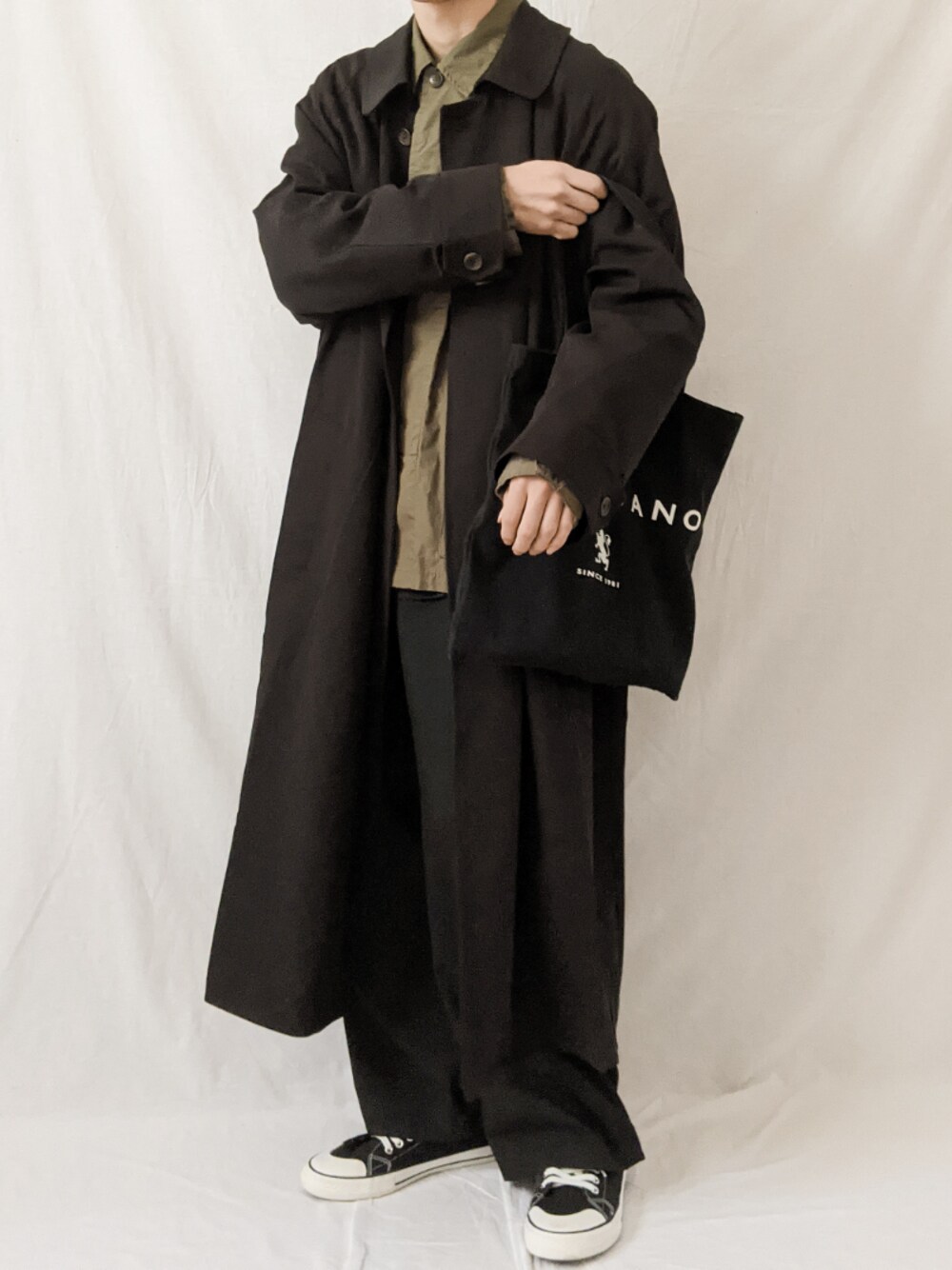 「remerのloose soutien collar long coat/ルーズステンカラーコート（ステンカラーコート、ブラック系）」を使った、KAYUさん（メンズ・167cm）の冬コーディネートの1枚目の写真