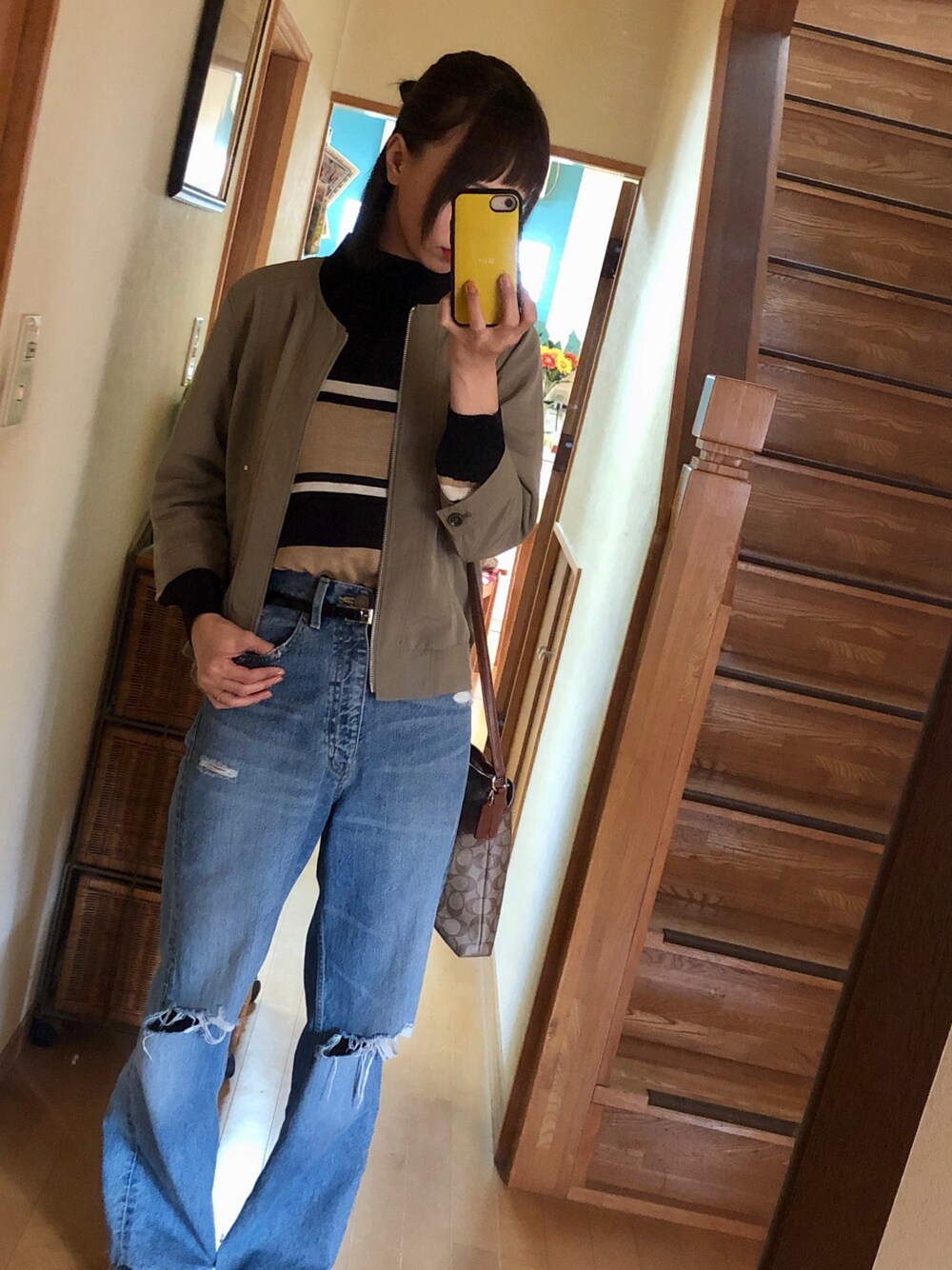 「AZUL by moussyのアイテム（その他パンツ、ブルー系）」を使った、ゆぴさん（レディース・162cm）の秋コーディネートの1枚目の写真