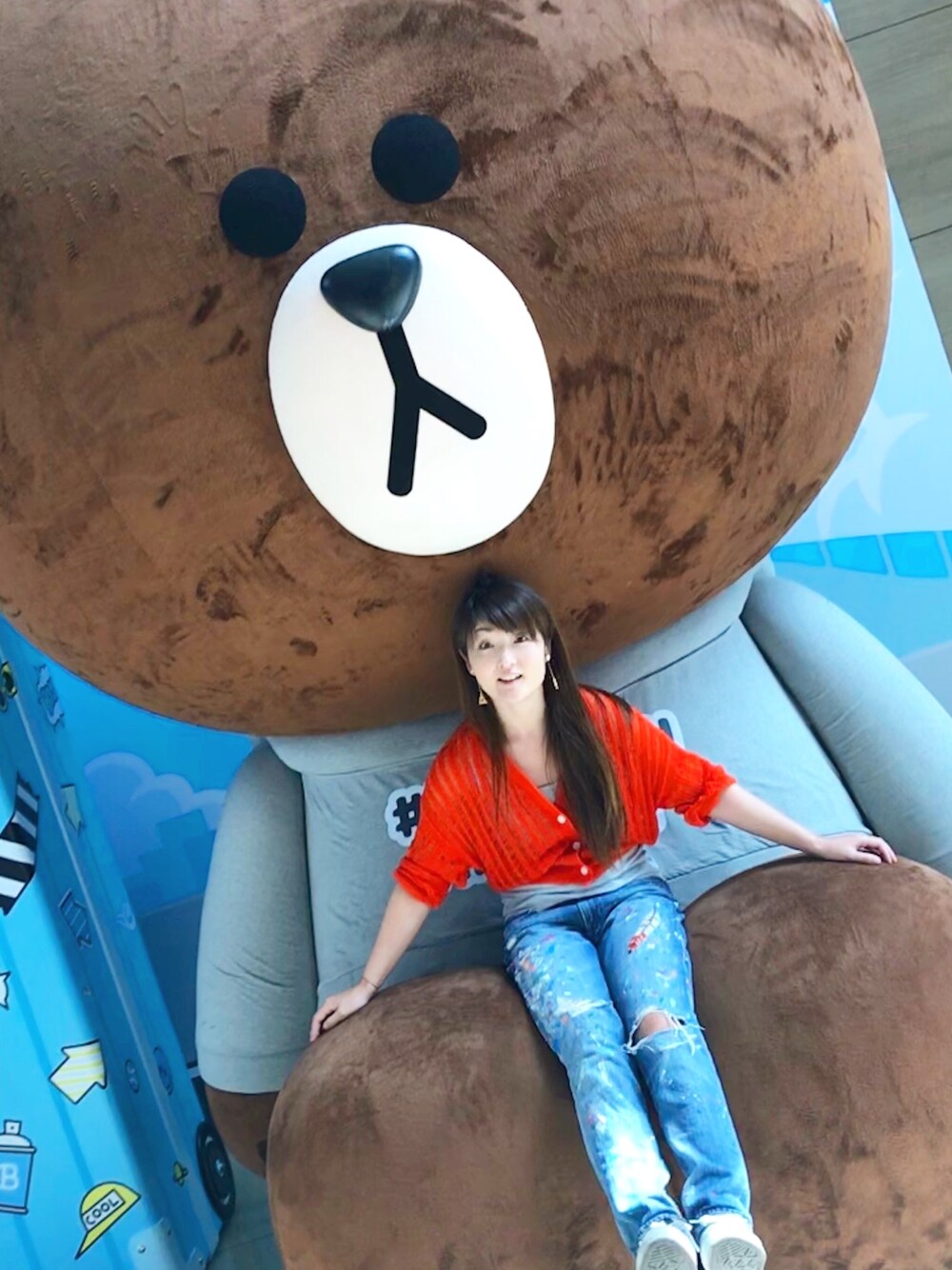 「カジュアル、デニム、スニーカー」｜「CIAOPANICのテープヤーン透かし編みカーディガン（カーディガン/ボレロ、オレンジ系）」を使った、ayazoさん（レディース・158cm）の夏コーディネートの1枚目の写真