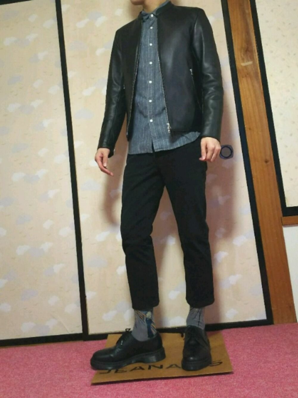 「ドクターマーチン、秋冬、スキニー、シンプル、ライダース、靴下チラ見せ」｜「LIDNMのアイテム（ライダースジャケット、ブラック系）」を使った、ひろさん（メンズ・168cm）の冬コーディネートの1枚目の写真