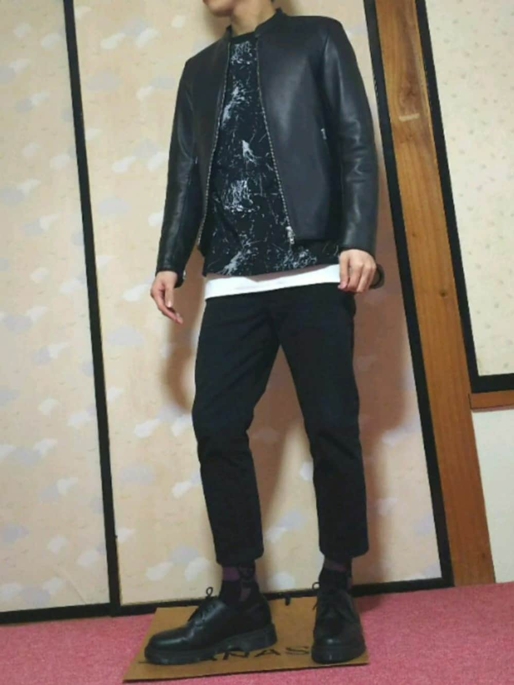 「シンプル、秋冬、スキニー、ライダース、ドクターマーチン、靴下チラ見せ」｜「LIDNMのアイテム（ライダースジャケット、ブラック系）」を使った、ひろさん（メンズ・168cm）の冬コーディネートの1枚目の写真