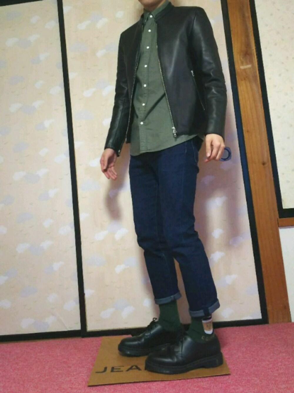 「秋冬、スキニー、ライダースジャケット、シンプルコーデ、ドクターマーチン、靴下チラ見せ」｜「LIDNMのアイテム（ライダースジャケット、ブラック系）」を使った、ひろさん（メンズ・168cm）の冬コーディネートの1枚目の写真