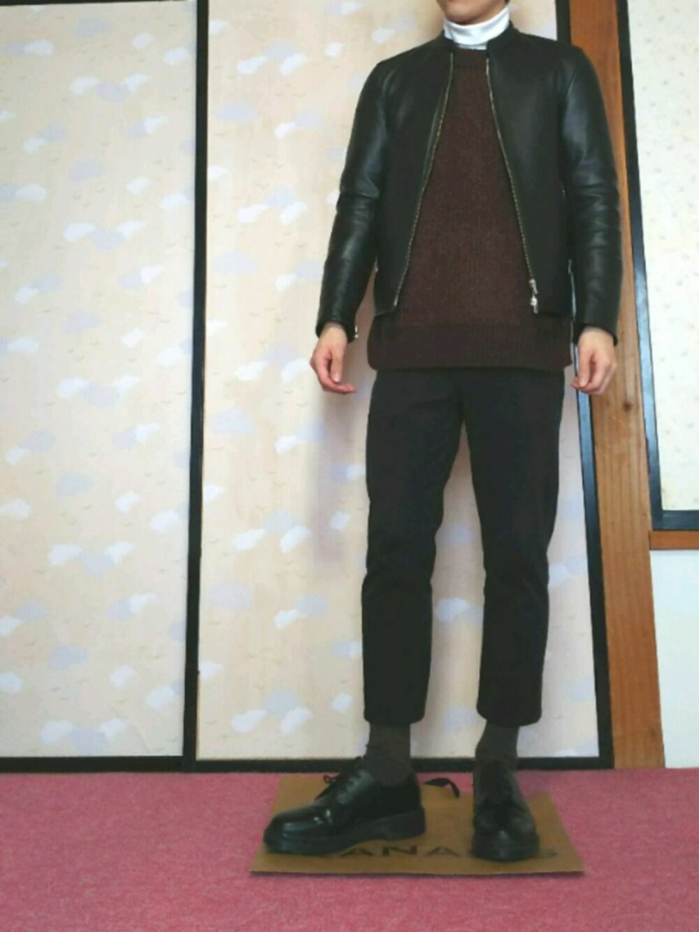 「ドクターマーチン、ニット、タートルネック、冬、革靴、ライダース、おしゃれさんと繋がりたい」｜「LIDNMのアイテム（ライダースジャケット、ブラック系）」を使った、ひろさん（メンズ・168cm）の冬コーディネートの1枚目の写真