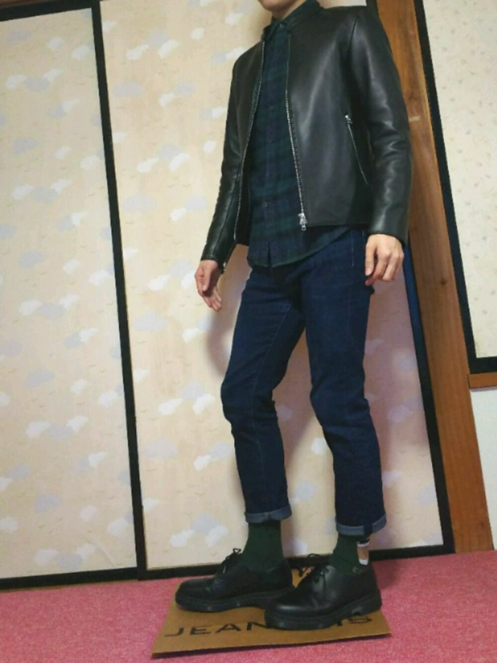 「シンプルコーデ、靴下チラ見せ、秋冬、スキニー、ライダースジャケット、ドクターマーチン」｜「LIDNMのアイテム（ライダースジャケット、ブラック系）」を使った、ひろさん（メンズ・168cm）の冬コーディネートの1枚目の写真