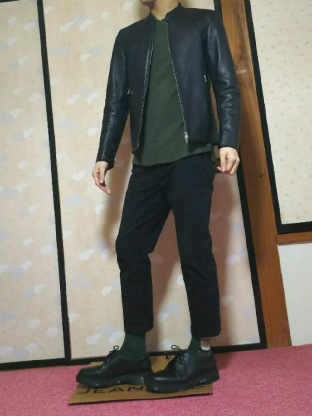「シンプル、秋冬、ライダース、ドクターマーチン、靴下チラ見せ、おしゃれさんと繋がりたい」｜「LIDNMのアイテム（ライダースジャケット、ブラック系）」を使った、ひろさん（メンズ・168cm）の冬コーディネートの1枚目の写真