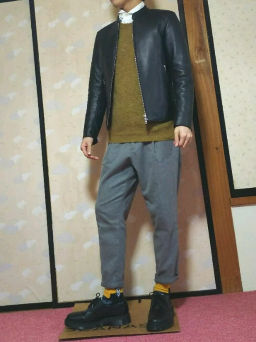 「シンプル、スキニー、ドクターマーチン、ライダース、靴下チラ見せ」｜「LIDNMのアイテム（ライダースジャケット、ブラック系）」を使った、ひろさん（メンズ・168cm）の春コーディネートの1枚目の写真