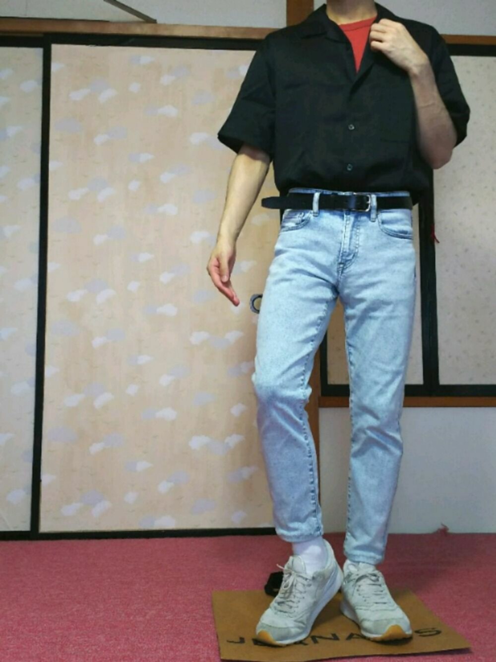 「シンプル、カジュアルコーデ、スキニーデニム、お洒落さんとつながりたい、スニーカー、GU、UNIQLO、NIKE、ciaopanic」｜「GUのアイテム（シャツ/ブラウス、ブラック系）」を使った、ひろさん（メンズ・168cm）の秋コーディネートの1枚目の写真