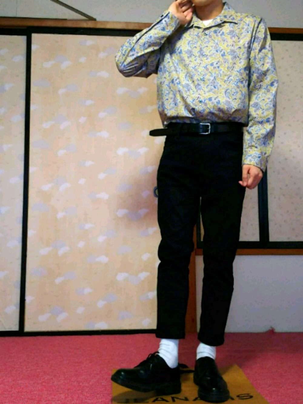 「秋コーデ、秋服、革靴、低身長、柄シャツ」｜「CIAOPANICのアイテム（シャツ/ブラウス、イエロー系）」を使った、ひろさん（メンズ・168cm）の秋コーディネートの1枚目の写真