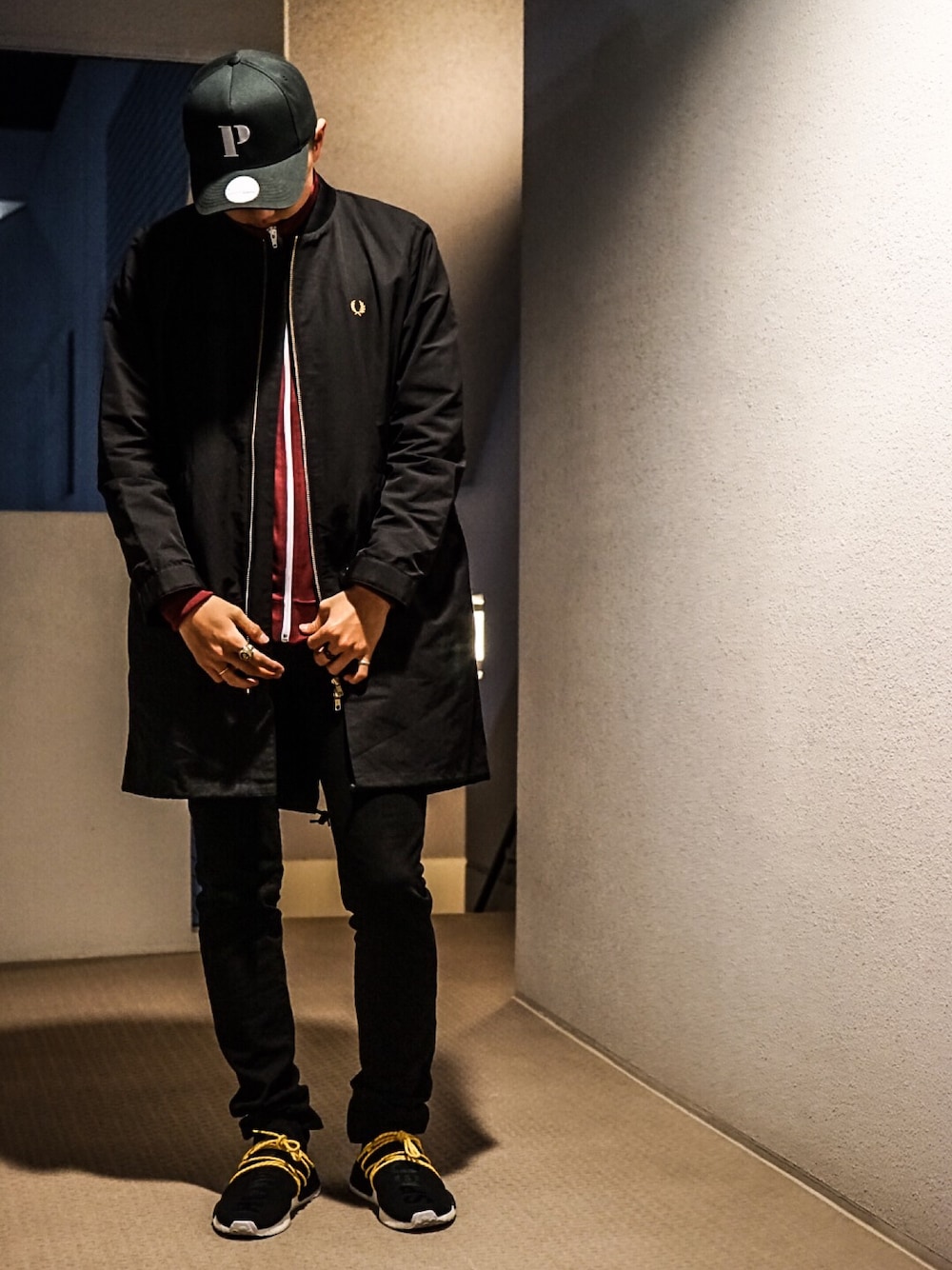 「theparkingginza、FRED PERRY、UNIQLO、adidas、ジャージ、黒、simple」｜「THE PARK・ING GINZAのアイテム（キャップ、ブラック系）」を使った、F.Kentaroさん（メンズ・174cm）の春コーディネートの1枚目の写真