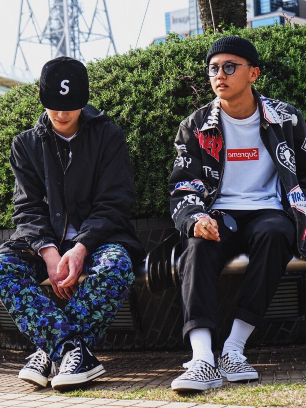 「supreme、UNIQLO、Dickies、VANS、浅かぶり、シロソックス、simple、street、栄、オアシス」｜「UNIQLOのアイテム（ニットキャップ/ビーニー、ブラック系）」を使った、F.Kentaroさん（メンズ・174cm）の春コーディネートの1枚目の写真