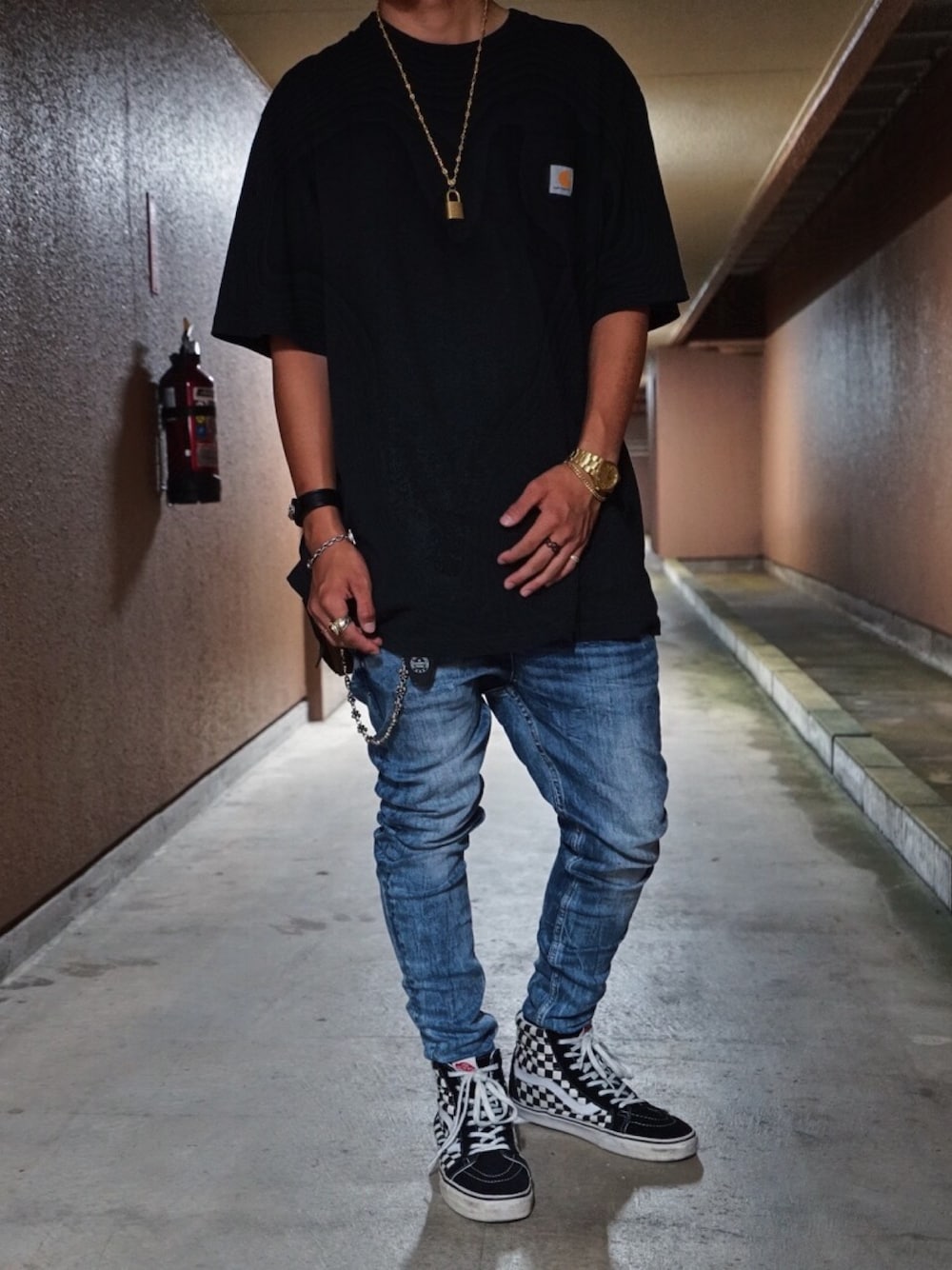 「carhartt、ZARA、VANS、sk8-hi、checker、outfit」｜「Carharttの◇CARHARTT / カーハート S/S POCKET T-SHIRT（Tシャツ/カットソー、ブラック系）」を使った、F.Kentaroさん（メンズ・175cm）の夏コーディネートの1枚目の写真
