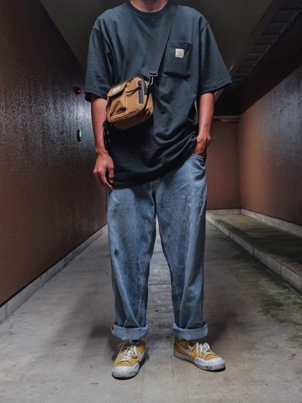 「carhartt、Carhartt WIP(Carhartt WIP)、silver tab、NIKE、ALLCOURT、outfit」｜「Carharttの◇CARHARTT / カーハート S/S POCKET T-SHIRT（Tシャツ/カットソー、ブラック系）」を使った、F.Kentaroさん（メンズ・175cm）の夏コーディネートの1枚目の写真