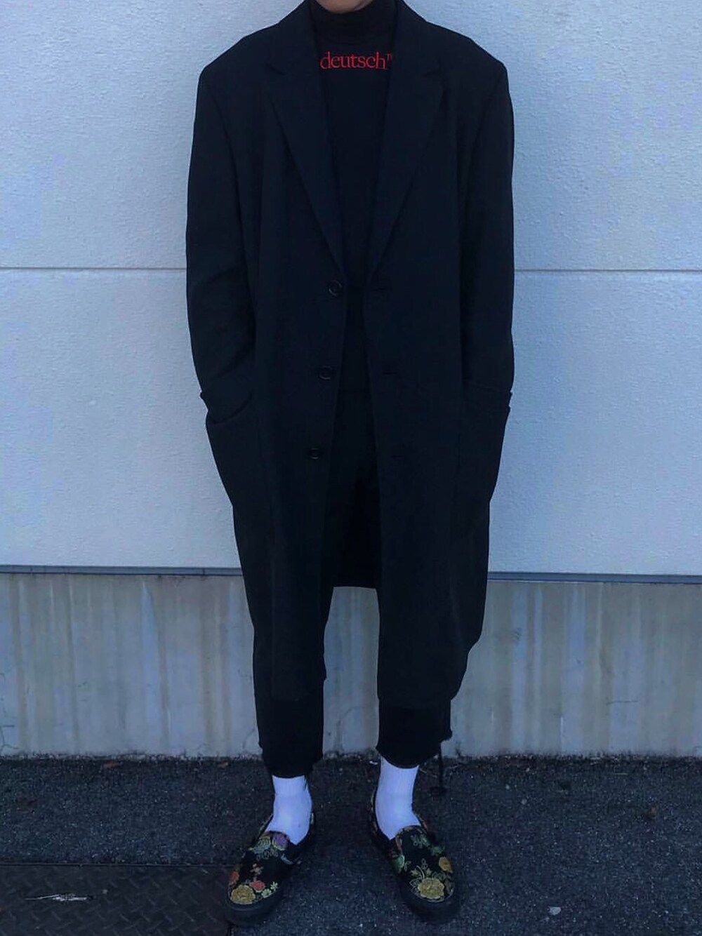 「JOHN LAWRENCE SULLIVAN、UNIQLO、UNIQLOU、VANS、OPENING CEREMONY、outfit」｜「JOHN LAWRENCE SULLIVANのdeutsch MOCK NECK TOP（Tシャツ/カットソー、ブラック系）」を使った、F.Kentaroさん（メンズ・175cm）の秋コーディネートの1枚目の写真