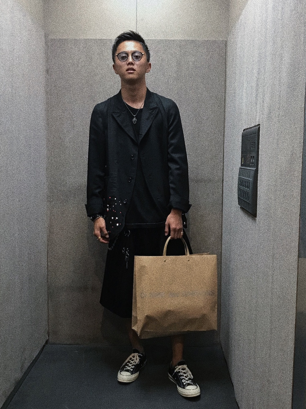 「COMME des GARCONS、COMME des GARCONS HOMME PLUS、converse、CT70s、outfit」｜「COMME des GARCONS SHIRTのアイテム（テーラードジャケット、ブラック系）」を使った、F.Kentaroさん（メンズ・175cm）の秋コーディネートの1枚目の写真