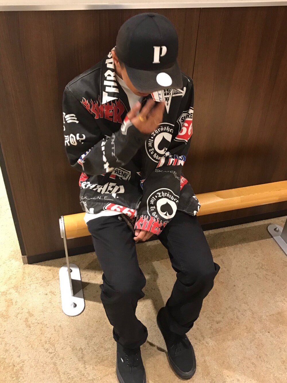 「wearhalloween2017、theparkingginza、supreme、THRASHER、Dickies、VANS、outfit」｜「THE PARK・ING GINZAのアイテム（キャップ、ブラック系）」を使った、F.Kentaroさん（メンズ・175cm）の秋コーディネートの1枚目の写真