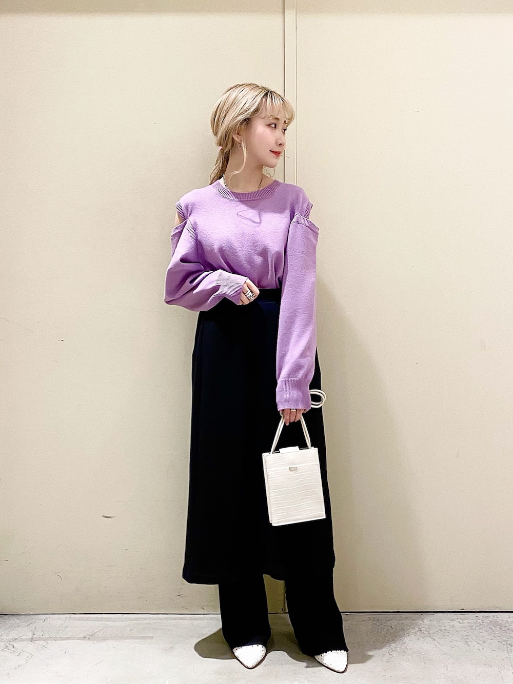 「ニコアンド、niko and ...、低身長、はるコーデ、オトナカワイイ、淡色コーデ、低身長女子、パープル、差し色、ミュール」｜「niko and...の洗える5Gショルダースリットプルオーバー（ニット/セーター、パープル系）」を使った、すなぎもさん（レディース・153cm）の春コーディネートの1枚目の写真