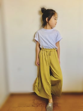 「GU（ジーユー）のGIRLSプリーツワイドパンツ（パンツ、イエロー系）」を使った、amaさん（キッズ・133cm）の春コーディネート