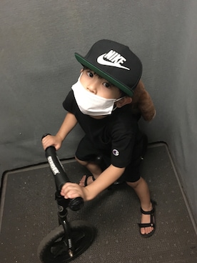 「Champion（チャンピオン）の【WEB限定】 Champion/チャンピオン KIDS ポケット付き半袖Tシャツ（Tシャツ/カットソー、ブラック系）」を使った、amaさん（キッズ・133cm）の春コーディネート