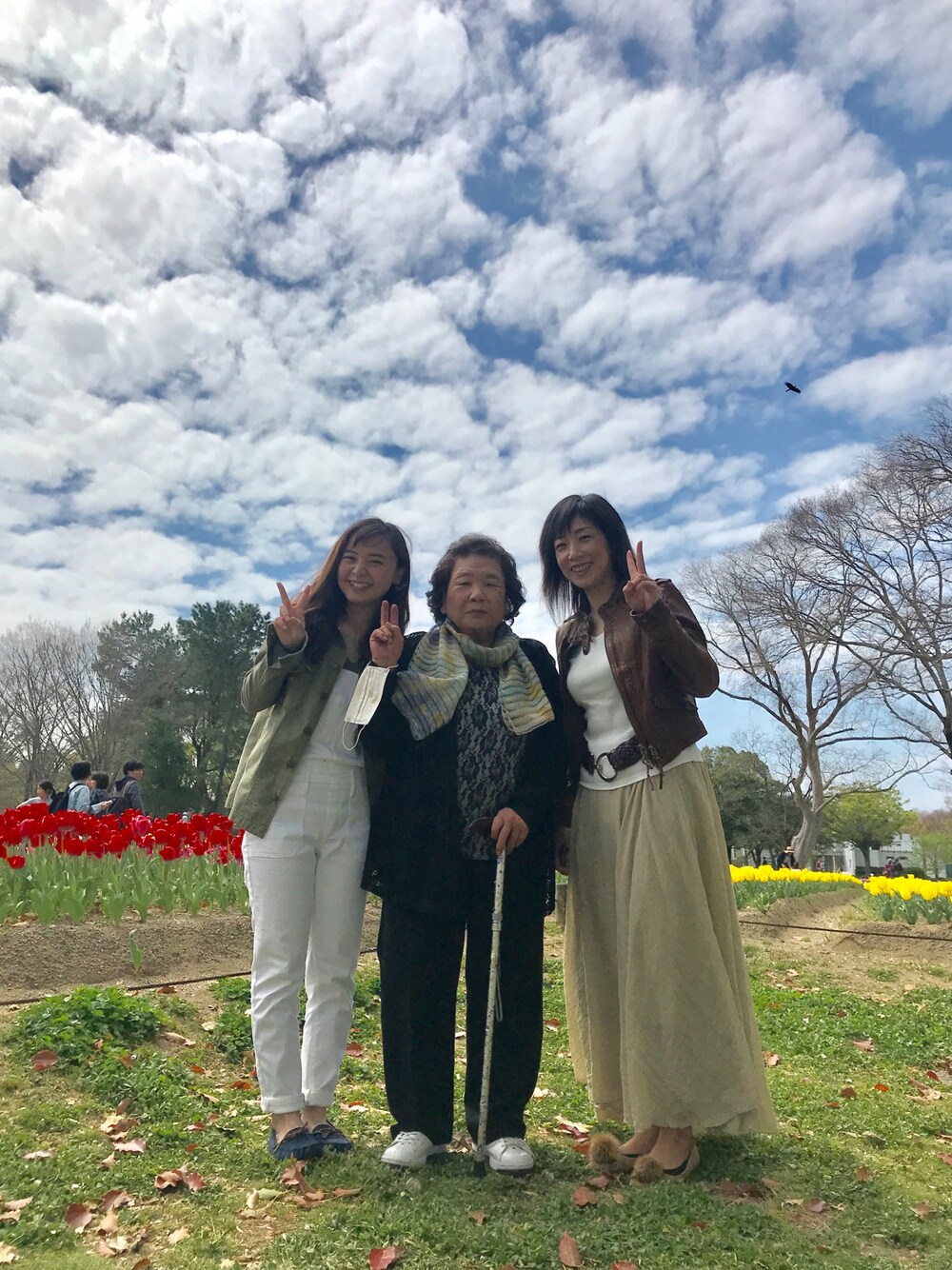 「万博記念公園、お花見、ニフレル」｜「American Eagleのアイテム（ジャケット/アウター、グリーン系）」を使った、aiさん（レディース・159cm）の春コーディネートの1枚目の写真