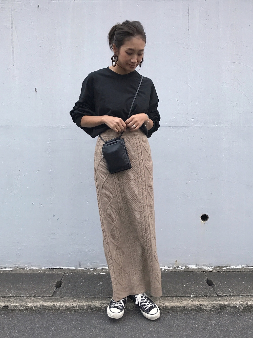 「秋のコーデ、大人カジュアル、秋色、ベージュ、ママコーデ、ニット、ケーブルニット」｜「RED CHOP WORKSのRED CHOP WORKS(レッドチョップワークス) ニットケーブルタイトスカート（スカート、ベージュ系）」を使った、yanさん（レディース・160cm）の秋コーディネートの1枚目の写真