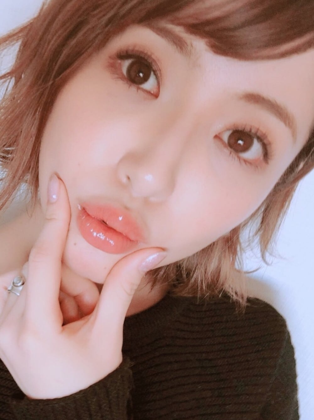 「sponsored、資生堂、shiseido、マジョリカマジョルカ、MAJOLICA MAJORCA、赤リップ、メイクアップ、ぶにゅポーズ」｜「MAJOLICA MAJORCAのマジョリカ マジョルカ　ハニーポンプグロスＮＥＯ　RD441　チェリーの口づけⅢ（口紅/リップティント/グロス、ピンク系）」を使った、舟山久美子♡くみっきーさん（レディース・155cm）の冬コーディネートの1枚目の写真