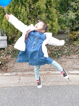 「デニムワンピース」｜「アイテム（その他アウター）」を使った、saramimiさん（キッズ・110cm）の冬コーディネート