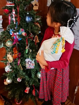 「アイテム（バレッタ/ヘアクリップ）」を使った、saramimiさん（キッズ・110cm）の冬コーディネート