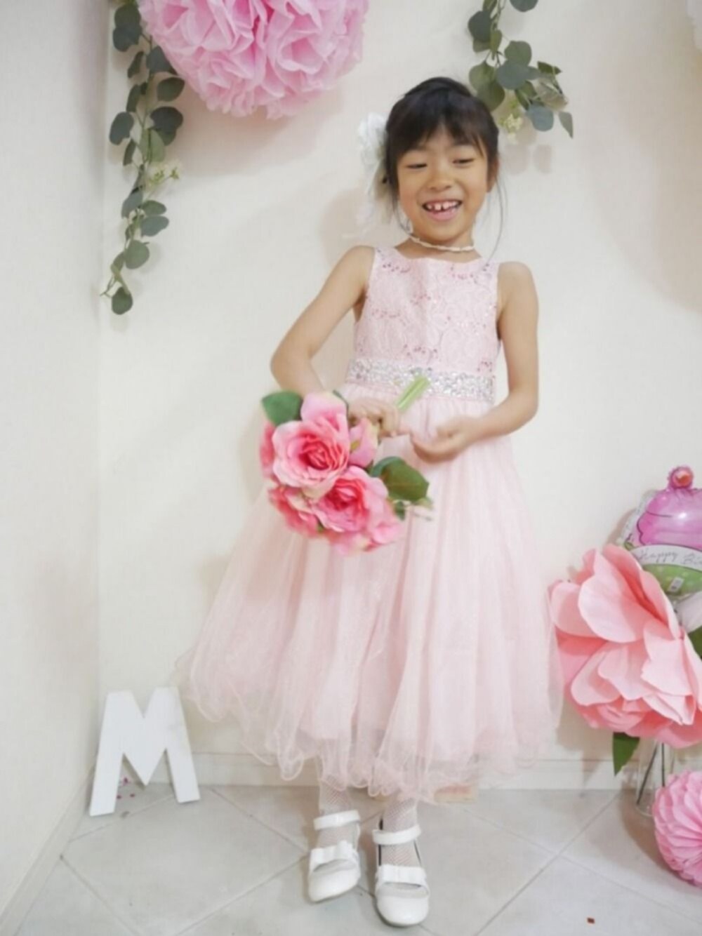 「小学生、キッズドレス、ドレスアップ、発表会、結婚式、キッズフォーマル、令和慶祝カラー、桜色、キャサリンコテージ」｜「Catherine Cottageのビジューベルトチュールドレス（ドレス、ピンク系）」を使った、saramimiさん（キッズ・120cm）の春コーディネートの1枚目の写真