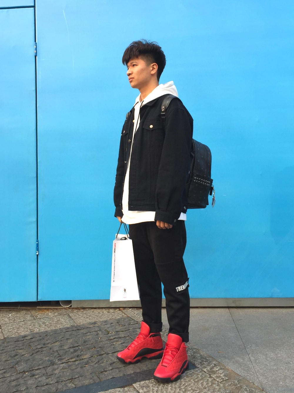 「AIR JORDANのアイテム（スニーカー、レッド系）」を使った、-Stevensssさん（メンズ・178cm）の春コーディネートの1枚目の写真