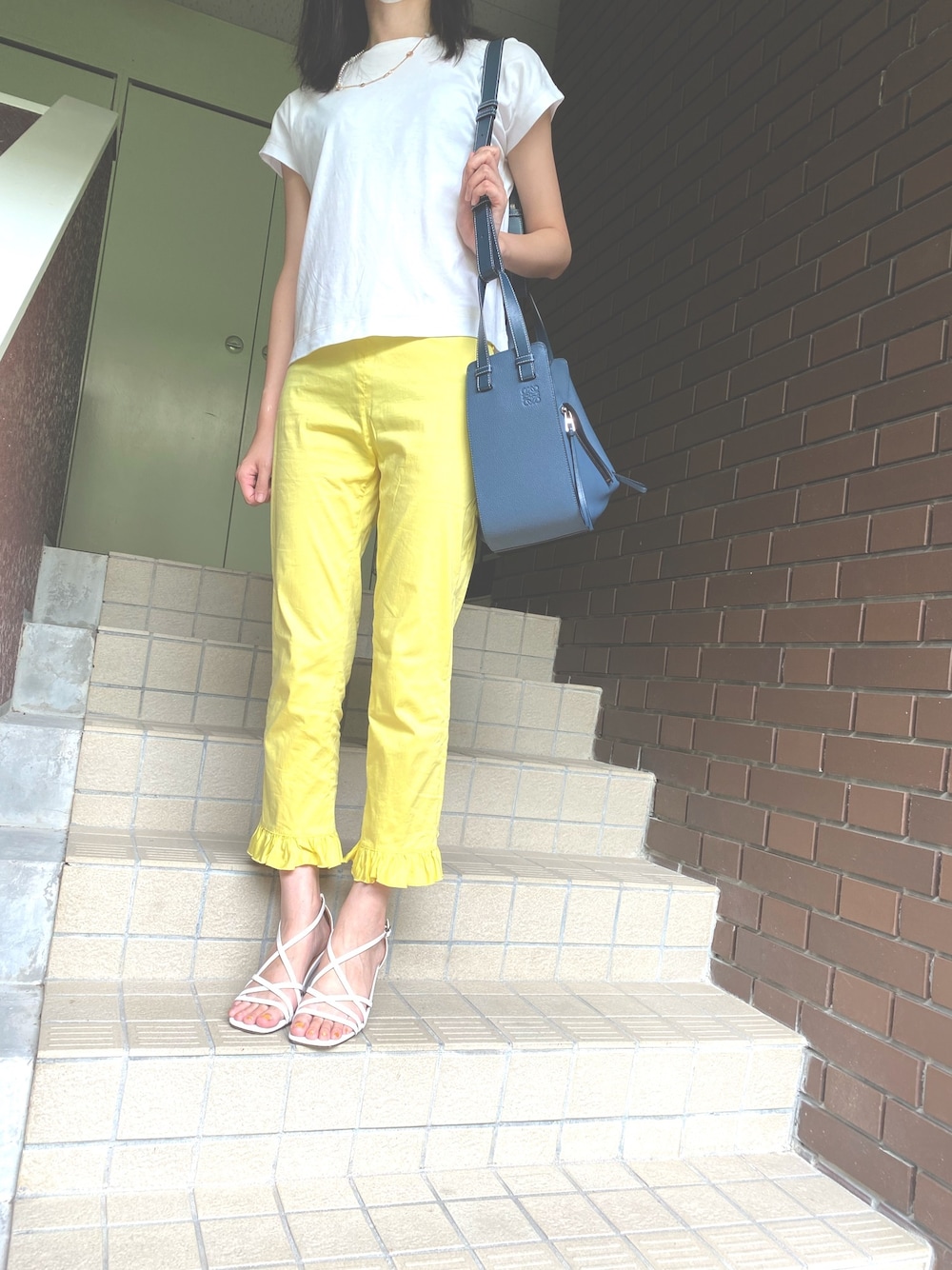 「むすめ服」｜「MOSCHINOのアイテム（パンツ、イエロー系）」を使った、mocha1021さん（レディース・163cm）の夏コーディネートの1枚目の写真